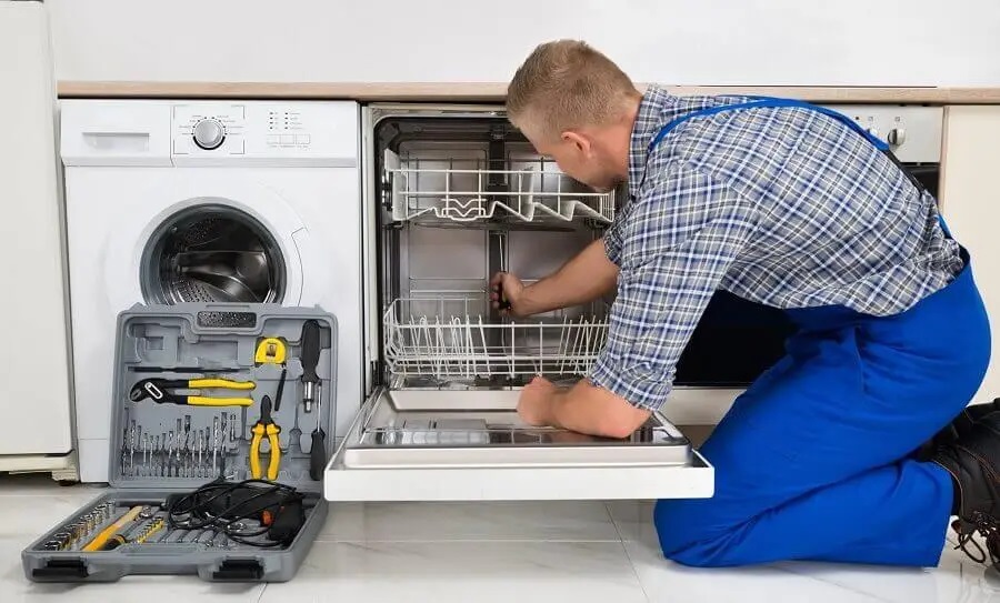 Cumayeri LG servisi teknisyen ekibi beyaz eşya tamiri yaparken